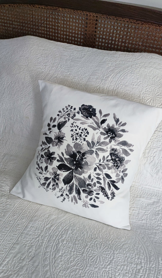 Flores Grises | Funda cojín
